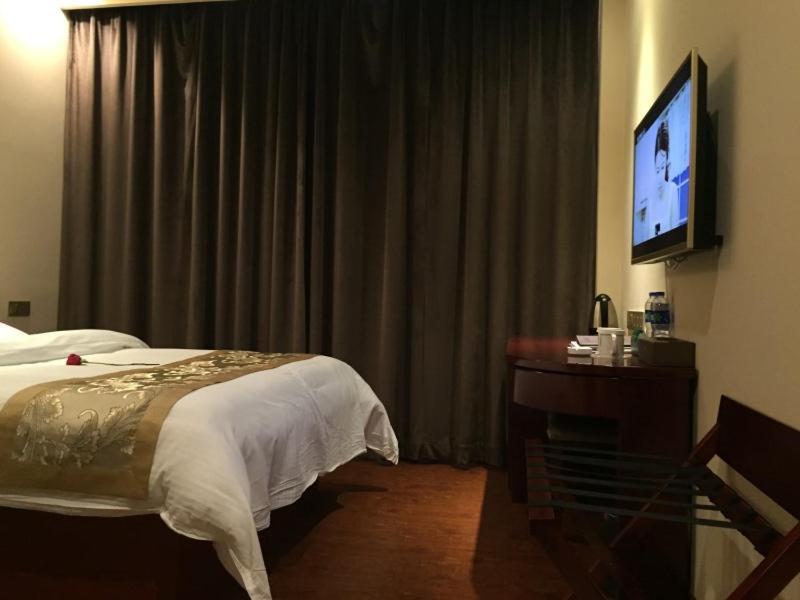 Greentree Inn Henan Hebi Hengshan Road Business Hotel Экстерьер фото